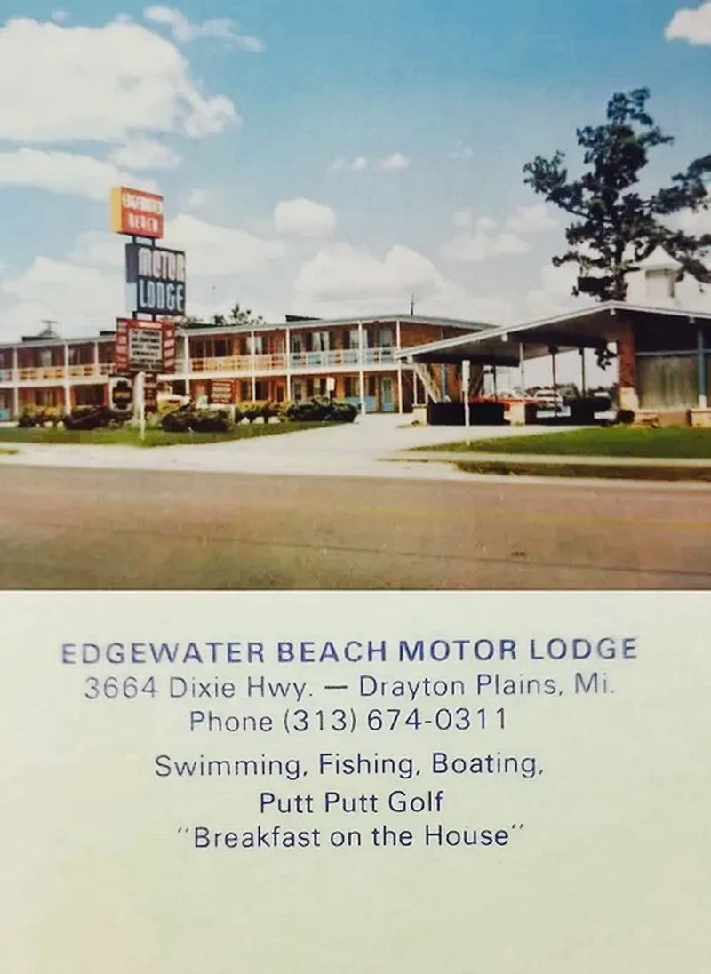 Edgewater Beach Motor Lodge - Vintage Postcard